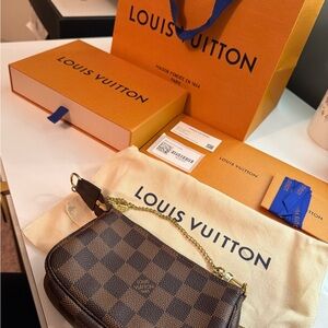 ✨ Auth Louis Vuitton Damier Ebene Mini Pochette ✨